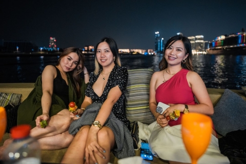 Dubai: Marina Yacht Party mit BBQ und unbegrenzten Getränken