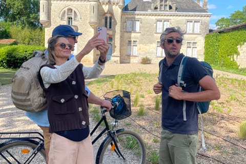Bordeaux: Medoc Vineyards e-Bike Tour with Wine and Lunch