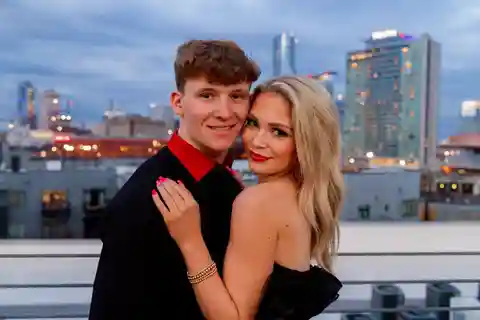 Nashville: Romantic Couples Photoshoot with Champagne