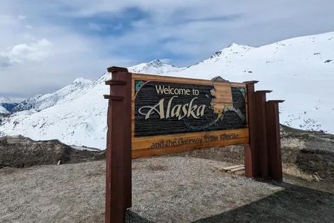 From Skagway: Skagway City & White Pass Summit Guided Tour