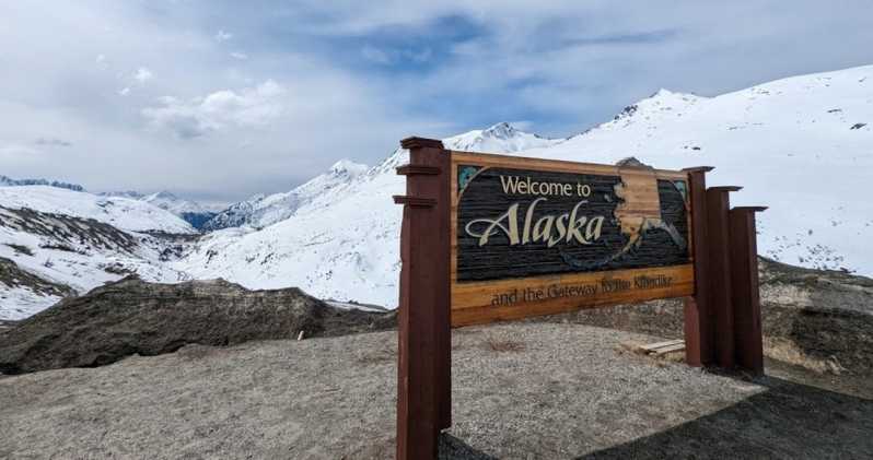 From Skagway: Skagway City & White Pass Summit Guided Tour
