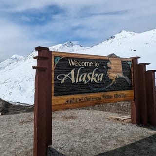 From Skagway: Skagway City & White Pass Summit Guided Tour