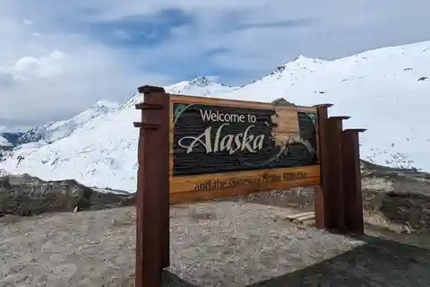 From Skagway: Skagway City & White Pass Summit Guided Tour