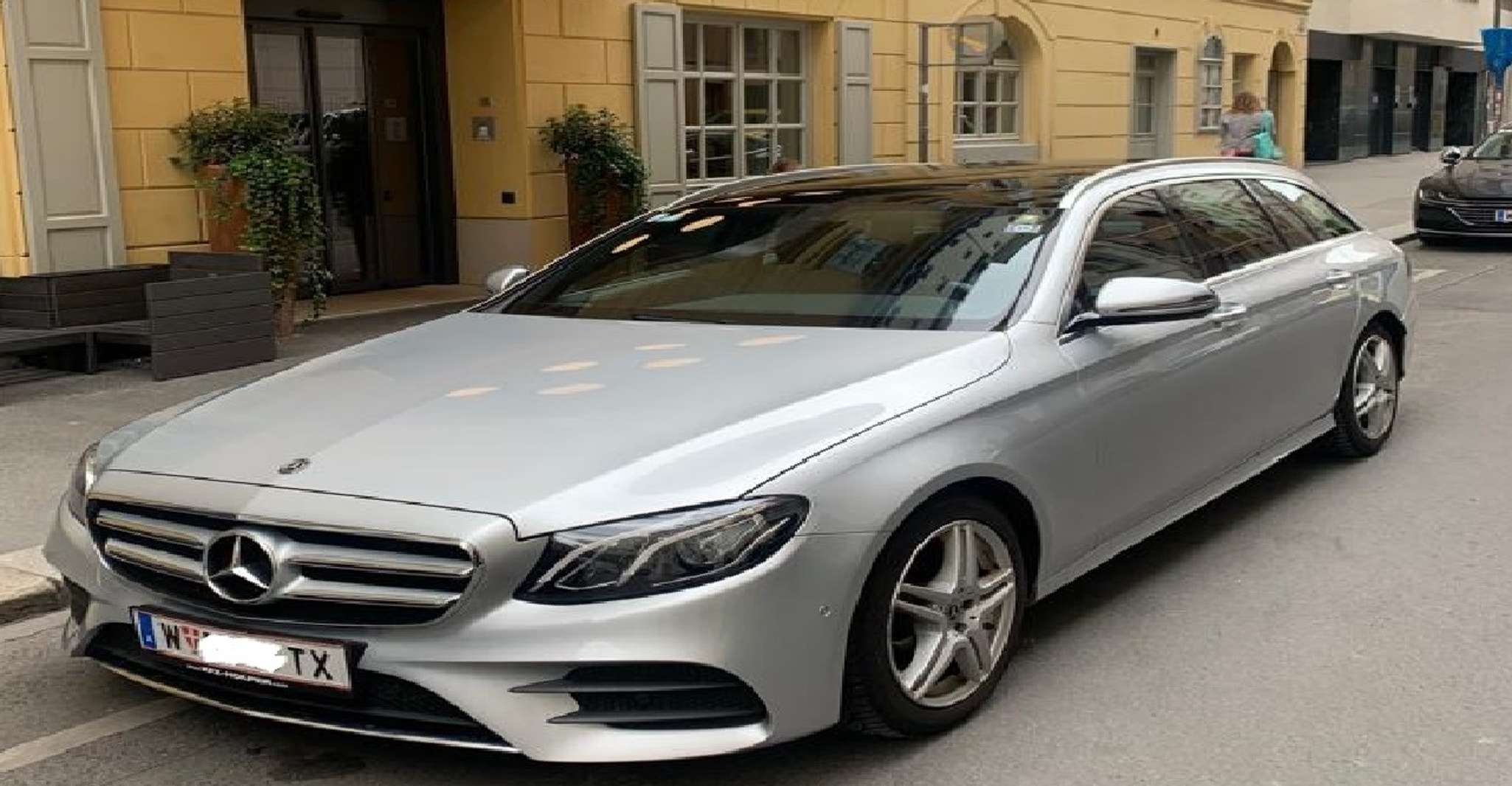 Vienna, Private 1-Way Transfer to/from Vienna Airport - Housity