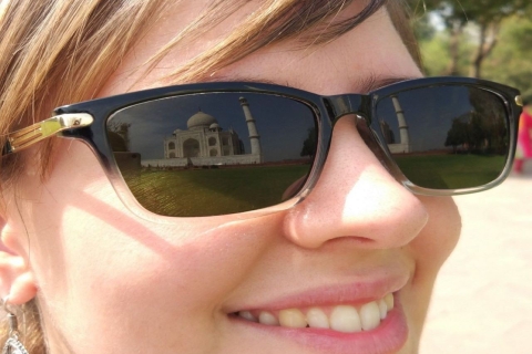 Guided tour of Taj Mahal & Mausoleum included entrance fee