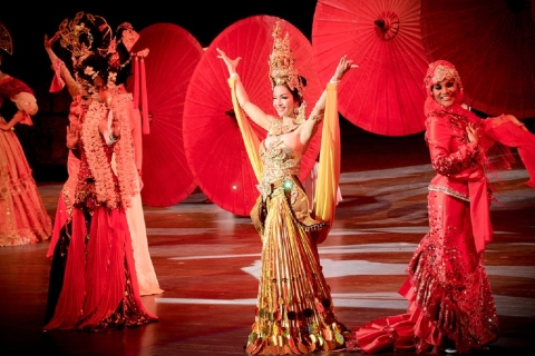 Pattaya: Espectáculo del Coliseo - Entrada turísticaAsiento de lujo