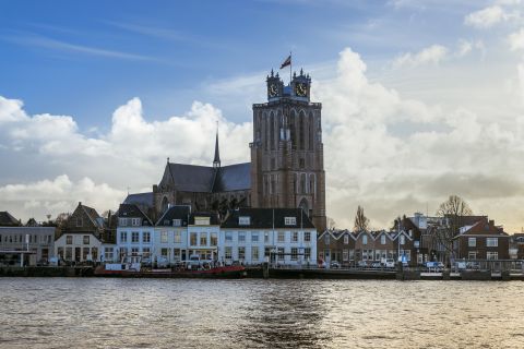 Dordrecht: tour a piedi della città senza guida con audioguida