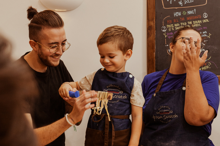 Roma: Preparazione della pasta con degustazione di vini e cena a FrascatiRoma: corso di cucina italiana fatta in casa e degustazione di vini