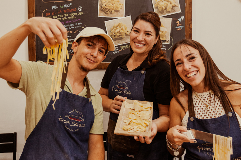 Roma: Preparazione della pasta con degustazione di vini e cena a FrascatiRoma: corso di cucina italiana fatta in casa e degustazione di vini