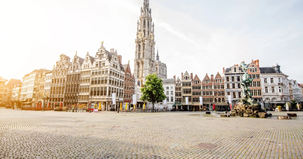 self guided walking tour of antwerp