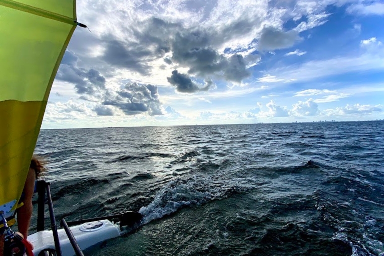 Miami: intymne żeglowanie w zatoce Biscayne z jedzeniem i napojami