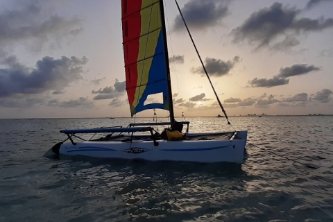 Miami: Navegación íntima en la Bahía de Biscayne con comida y bebida