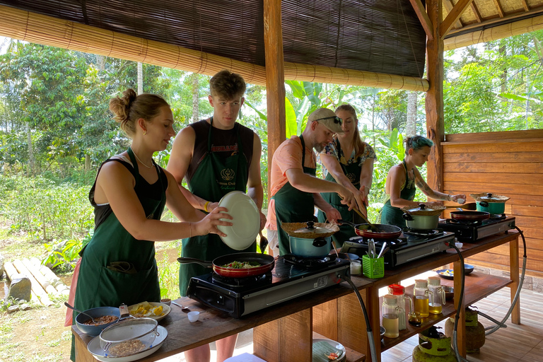 Ubud: Balinese Cooking Class at an Organic FarmVegetarian or Vegan Option