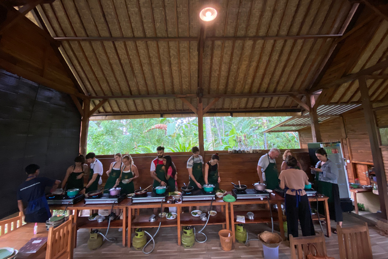 Ubud: Balinesisk matlagningskurs på en ekologisk gårdStandardalternativ