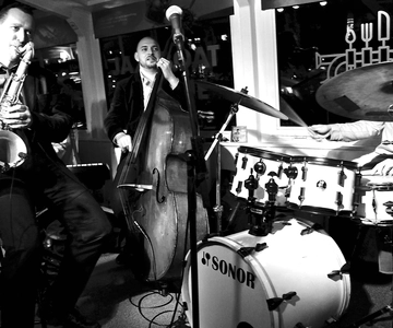 Prague: Jazz Boat Cruise with Concert and Optional Meal
