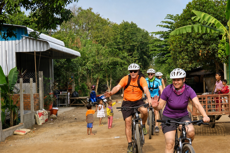 Phnom Penh: Silk Island Cycling Aventure & Lunch with Locals