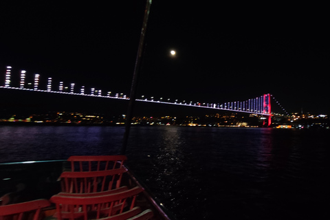 Bosporus Dinner Cruise mit türkischer Nachtshow