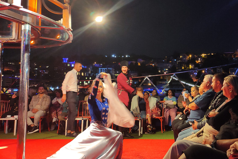 Bosporus Dinner Cruise mit türkischer Nachtshow