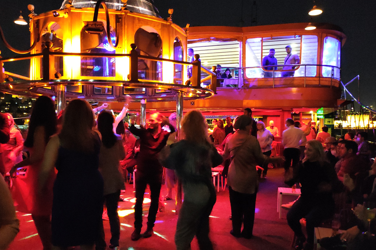 Bosporus Dinner Cruise mit türkischer Nachtshow