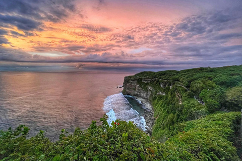 Uluwatu: Tempel & Karang Boma Cliff Walking Tour mit TicketUluwatu-Tempel Private Tour mit Hoteltransfer in Uluwatu