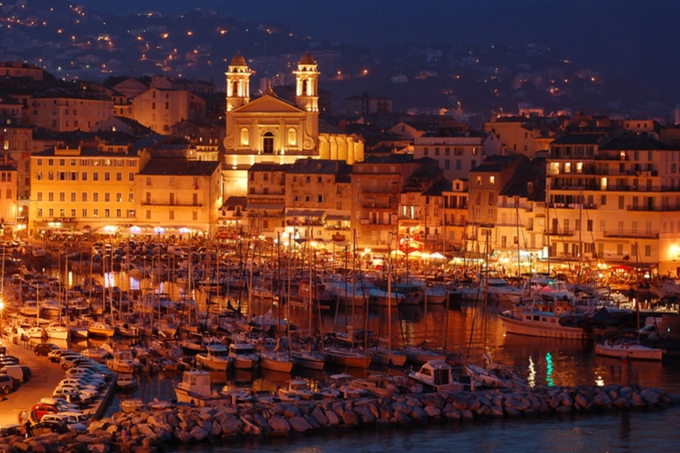 Bastia: buitenspel voor vrijgezellenfeest en stadsverkenningBastia : vrijgezellenfeest buiten (Engels)