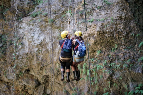 Yogyakarta: Excursión de 2 días a Templos, Amanecer en el Volcán y Cuevas