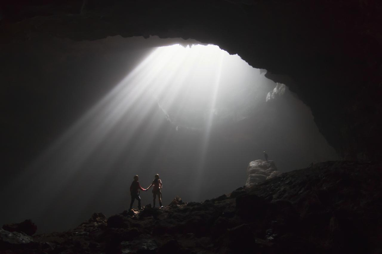 Från Yogyakarta: 2-dagars tur till tempel, vulkanens soluppgång och grottor