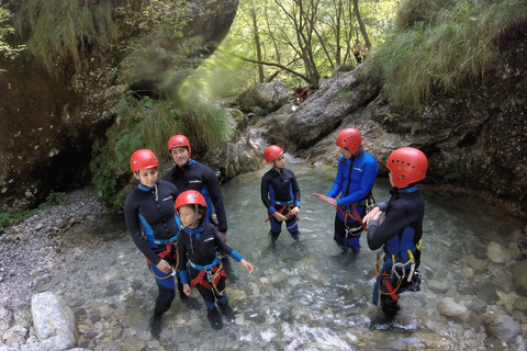 Bovec: Eenvoudige Canyoning Tour in Sušec (niveau 1) + fotoBovec, Slovenië: eenvoudig canyoning in Susec (niveau 1) + foto's