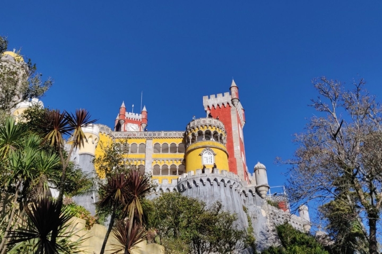 Lissabon: begeleide dagtour door Sintra, Pena, Regaleira en CascaisRondleiding in het Frans