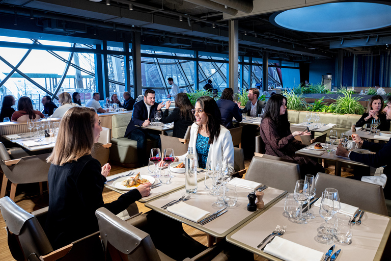 Parigi: Pranzo con la Madame Brasserie della Torre EiffelMenu Madame con bevande - Vista sulla Senna