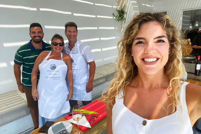 Santorini: Visita a vinhedos e adegas com aula de culináriaSantorini: tour de vinhedos e vinícolas com aula de culinária