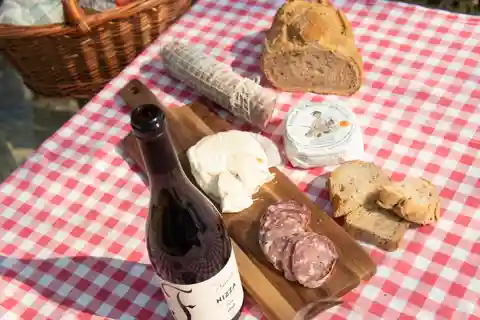 Monferrato: Wine Tour & Picnic in Vigna