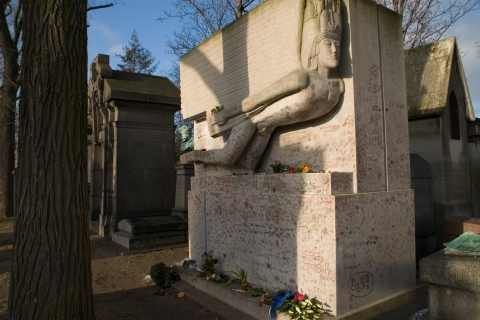 Paris: Famous Graves of Père Lachaise Small Group Tour