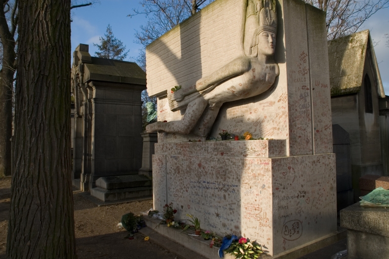 Paris: Famous Graves of Père Lachaise Small Group Tour