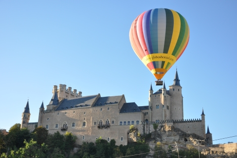 Segovia: Private Ballonfahrt für 2 mit Cava und Frühstück