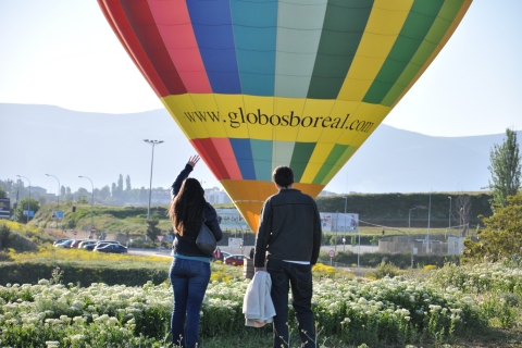Segovia: Paseo Privado en Globo para 2 con Cava y Desayuno