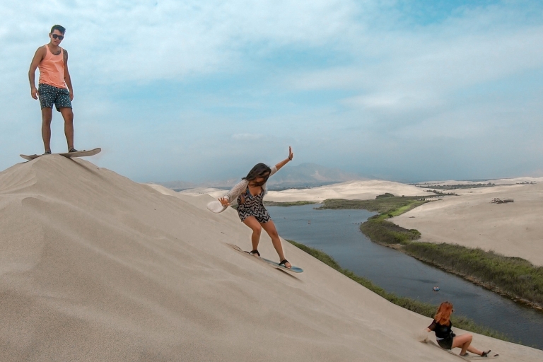 Van Paracas: Mini Buggy Tour & Sandboarden bij Oasis