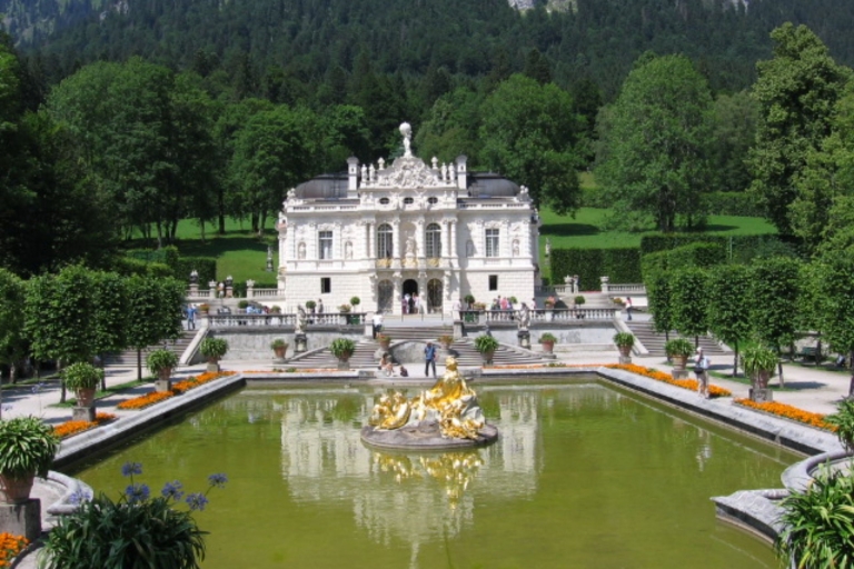 From Munich: Neuschwanstein and Linderhof Palaces Day Trip Tour with a Separate Driver and a Local Guide