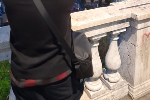 Naples: Contrasting Neighborhoods Walking Tour w/ Funicular