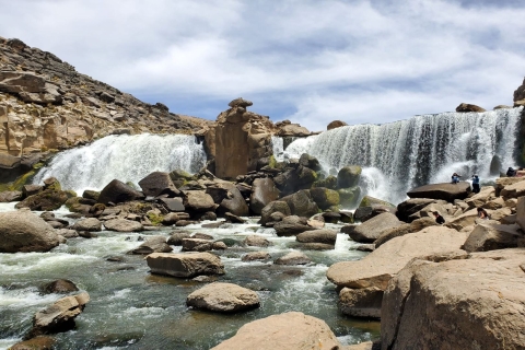Van Arequipa: Pillones-waterval en steenbos