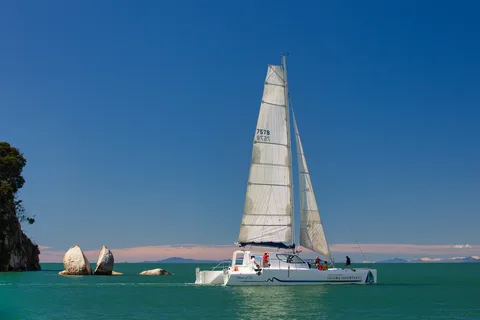 Parc national d'Abel Tasman : Aventure de voile d'une journée avec déjeuner