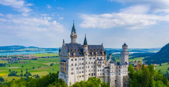 From Munich: Neuschwanstein and Linderhof Palaces Day Trip