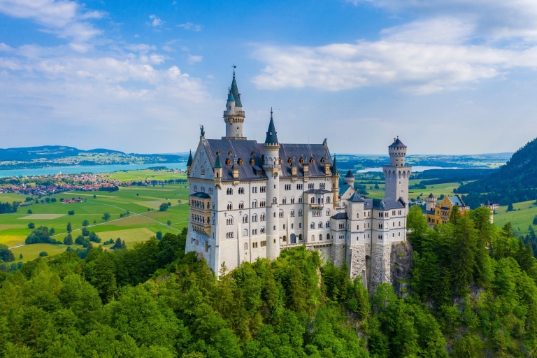 From Munich: Private Day Trip to Neuschwanstein Castle Tour with Separate Driver and Guide