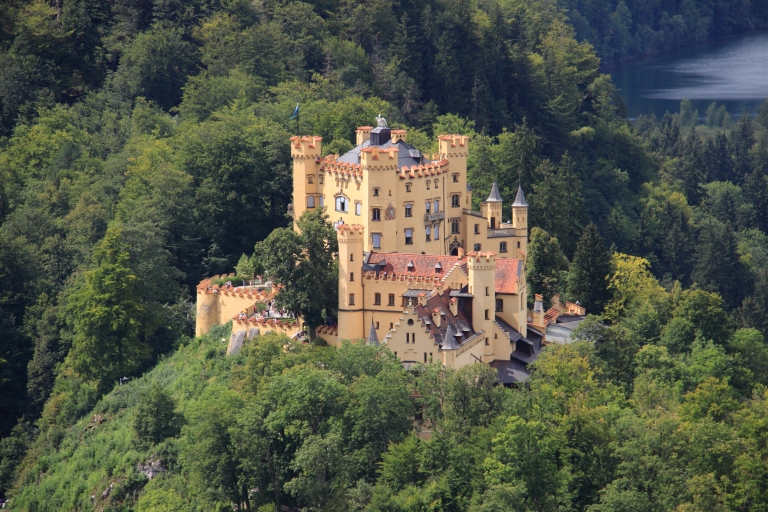 Z Monachium: Prywatna wycieczka do zamku NeuschwansteinWycieczka z przewodnikiem-kierowcą