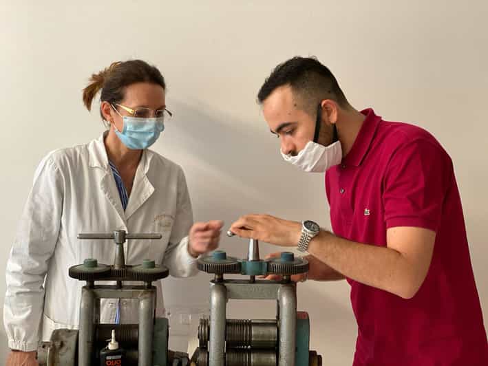 Oristano : Atelier de bijouterie sarde avec un orfèvre