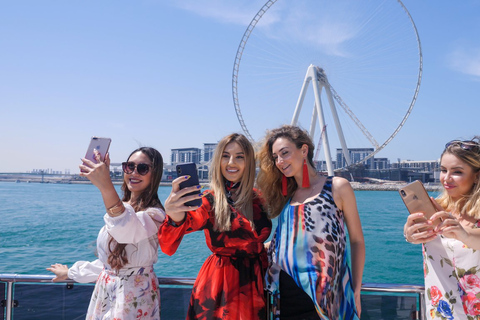 Dubai, Dubai Marina Sightseeing-kryssning med utsikt över Ain WheelSightseeingkryssning i småbåtshamn ombord på en yacht