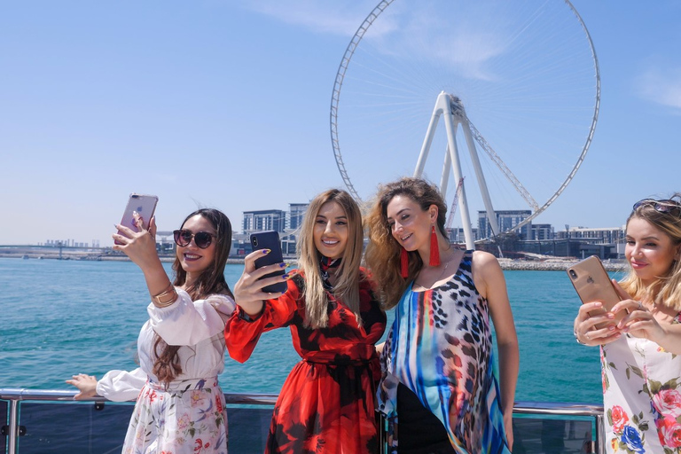 Dubai: Crociera turistica della Marina con vista sulla ruota di AinCrociera turistica in Marina a bordo di uno yacht