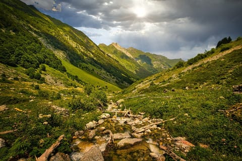 From Barcelona: Small-Group Pyrenees Hike with a Local Guide