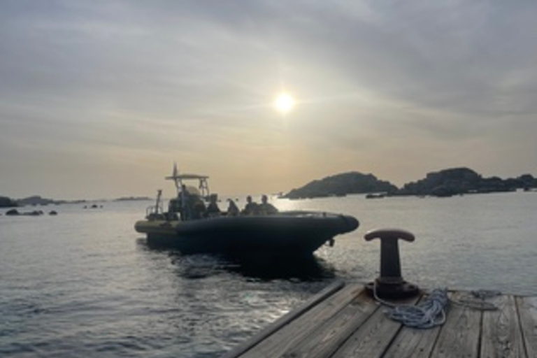 Porto-Vecchio : Croisière au coucher du soleil sur les îles Cerbicale et apéritif