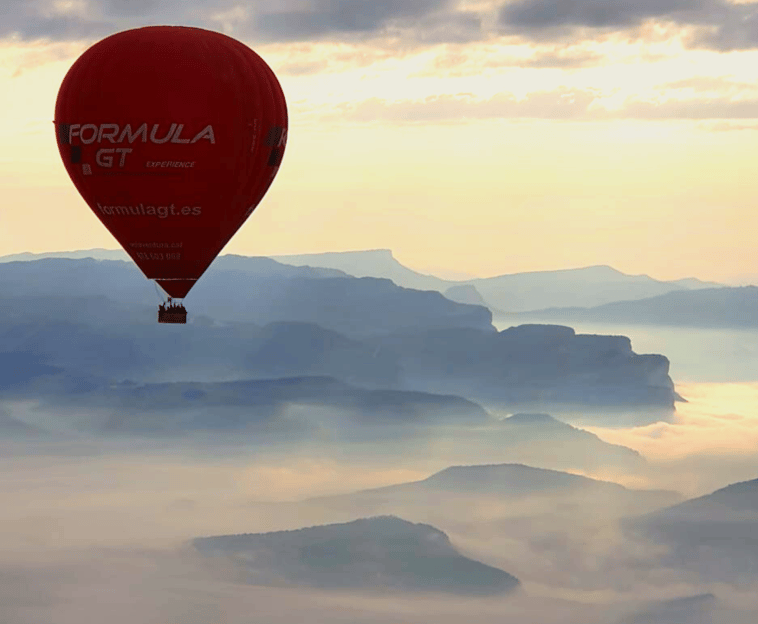 Barcellona: volo romantico privato in mongolfiera